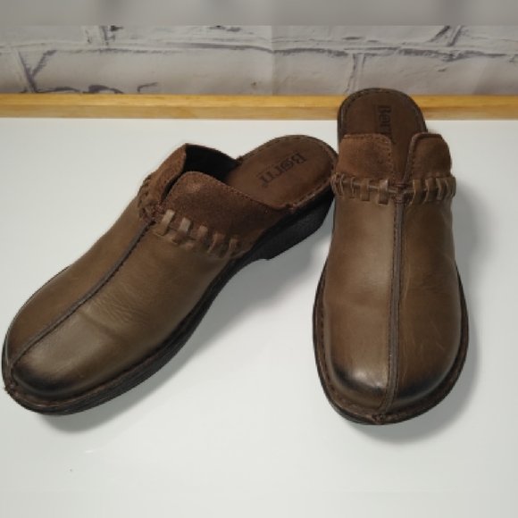 womens brown clogs